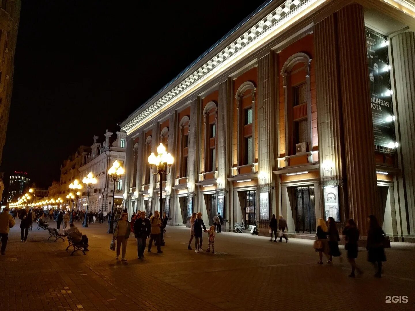 Театр 26 апреля. Театр на арбате вахтангова. арбат 26 театр вахтангова. театр вахтангова на улице арбат. улочки арбата театр вахтангова.