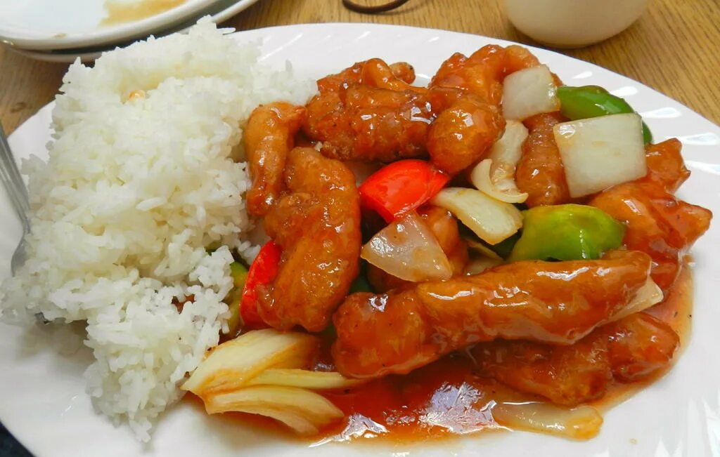 Рыба в кисло-сладком соусе. Рыба в кисло-сладком соусе. Рыба в кисло сладком соусе рецепт. Минтай в кисло-сладком соусе. Рыба в кисло-сладком маринаде.