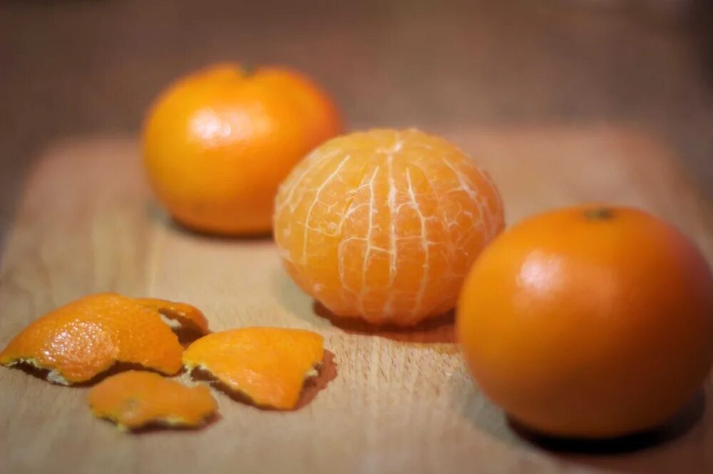 Мандарины похудеть. Маленькие мандаринки. Мандарины маленькие. Фрукт похожий на мандарин. Мандарин внутри.