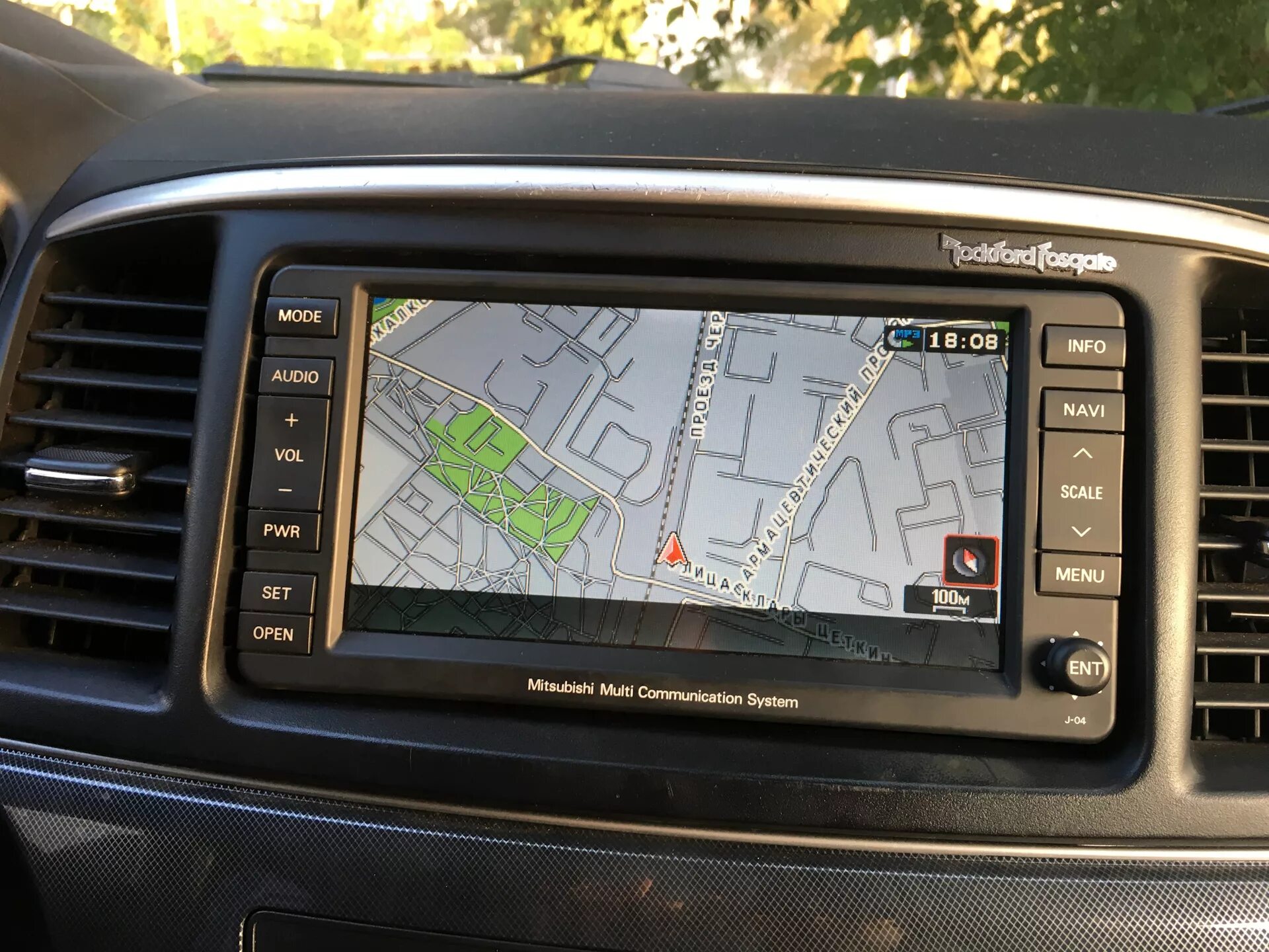 Автомагнитола j