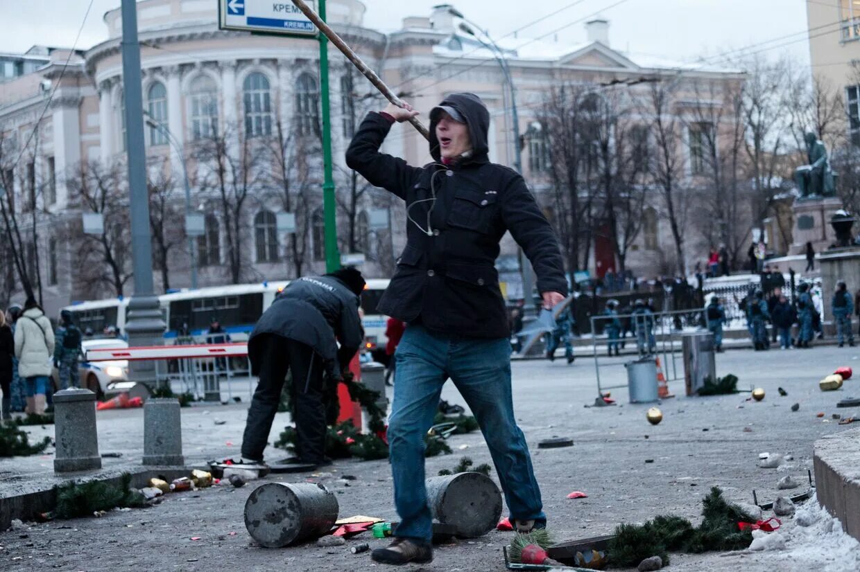 Массовые беспорядки рф. Митинг на Манежной площади 2010. Беспорядки на Манежной площади 2010.