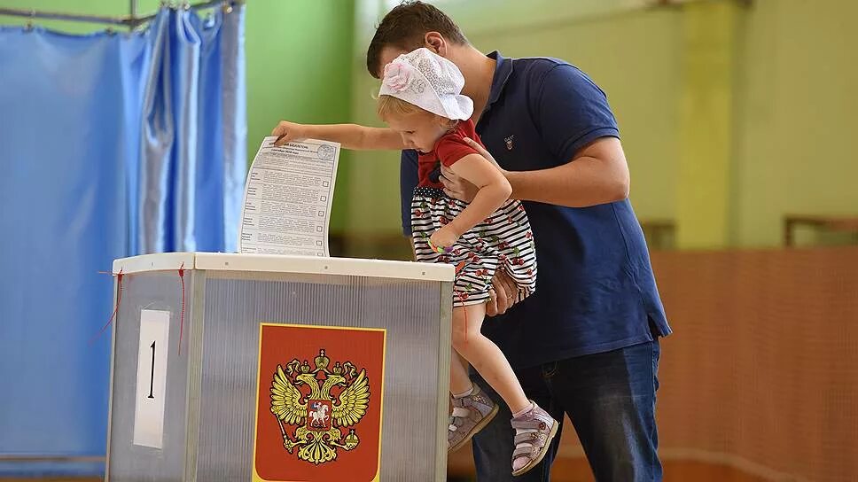 Общество не голосует. Люди голосуют. Люди голосуют на выборах. Люди на выборах РФ. Как проходят выборы.