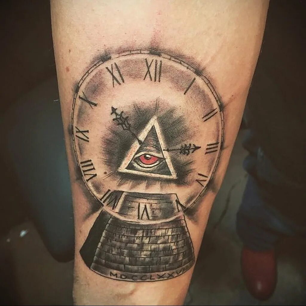 треугольник иллюминатов тату. пирамиды гизы тату. тату иллюминат. всевидящее око тату. пирамида око тату иллюминаты.