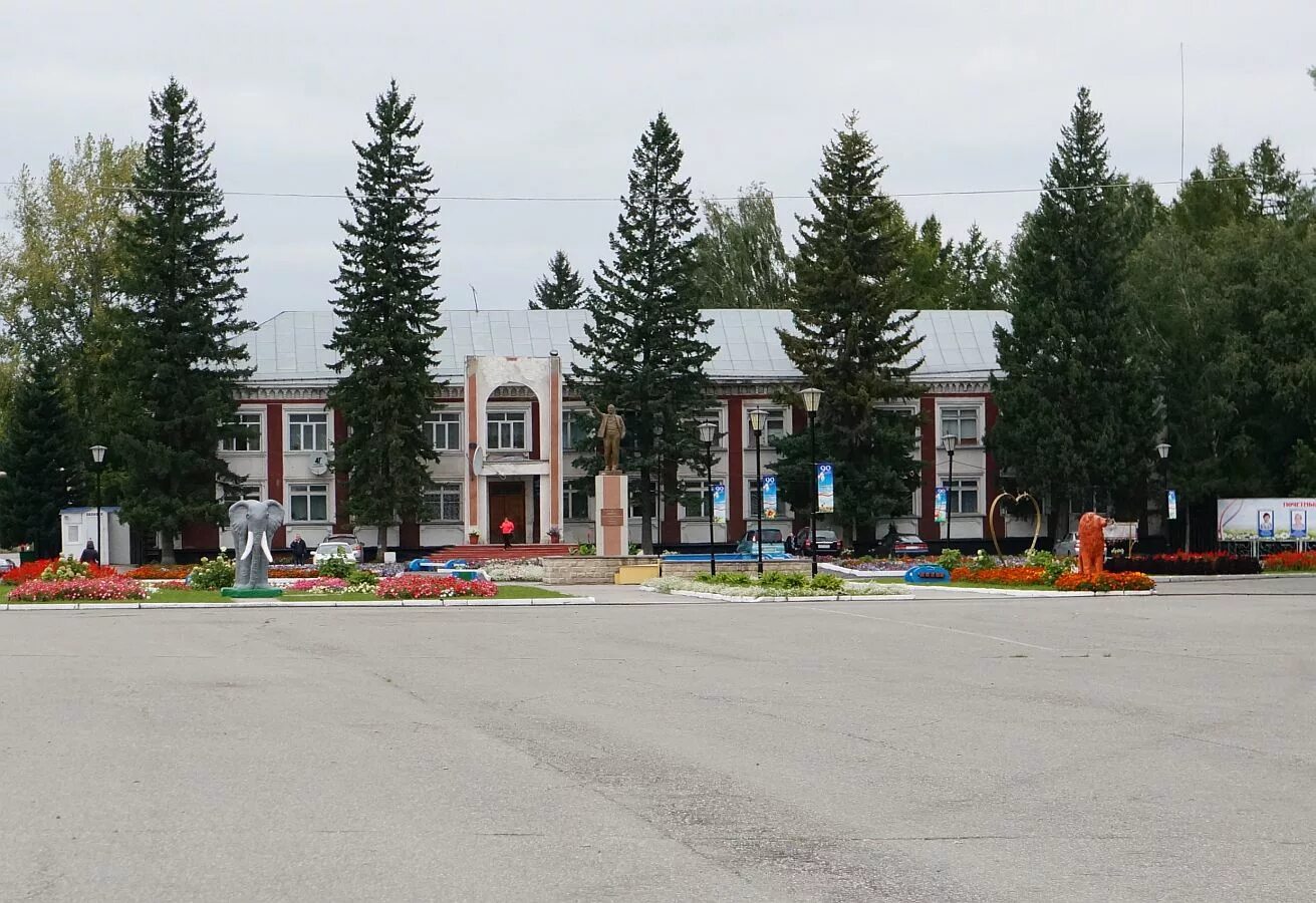 Село тальменка алтайский край. Вокзал станции усть - тальменская. Вокзал станции усть - тальменская. Тальменка алтайский край достопримечательности. Тальменка алтайский край.