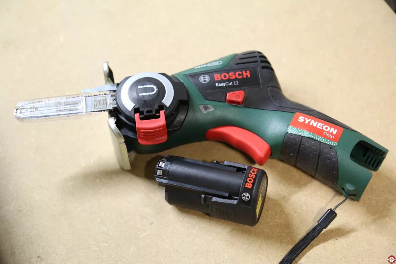 Аккумуляторная мини-цепная Bosch "EASYCUT 12". 06033c9020. Аккумуляторная пила Bosch NANOBLADE EASYCUT 12. Аккумуляторная мини цепная пила Bosch EASYCUT 12. Мини-цепная Bosch "EASYCUT 12".