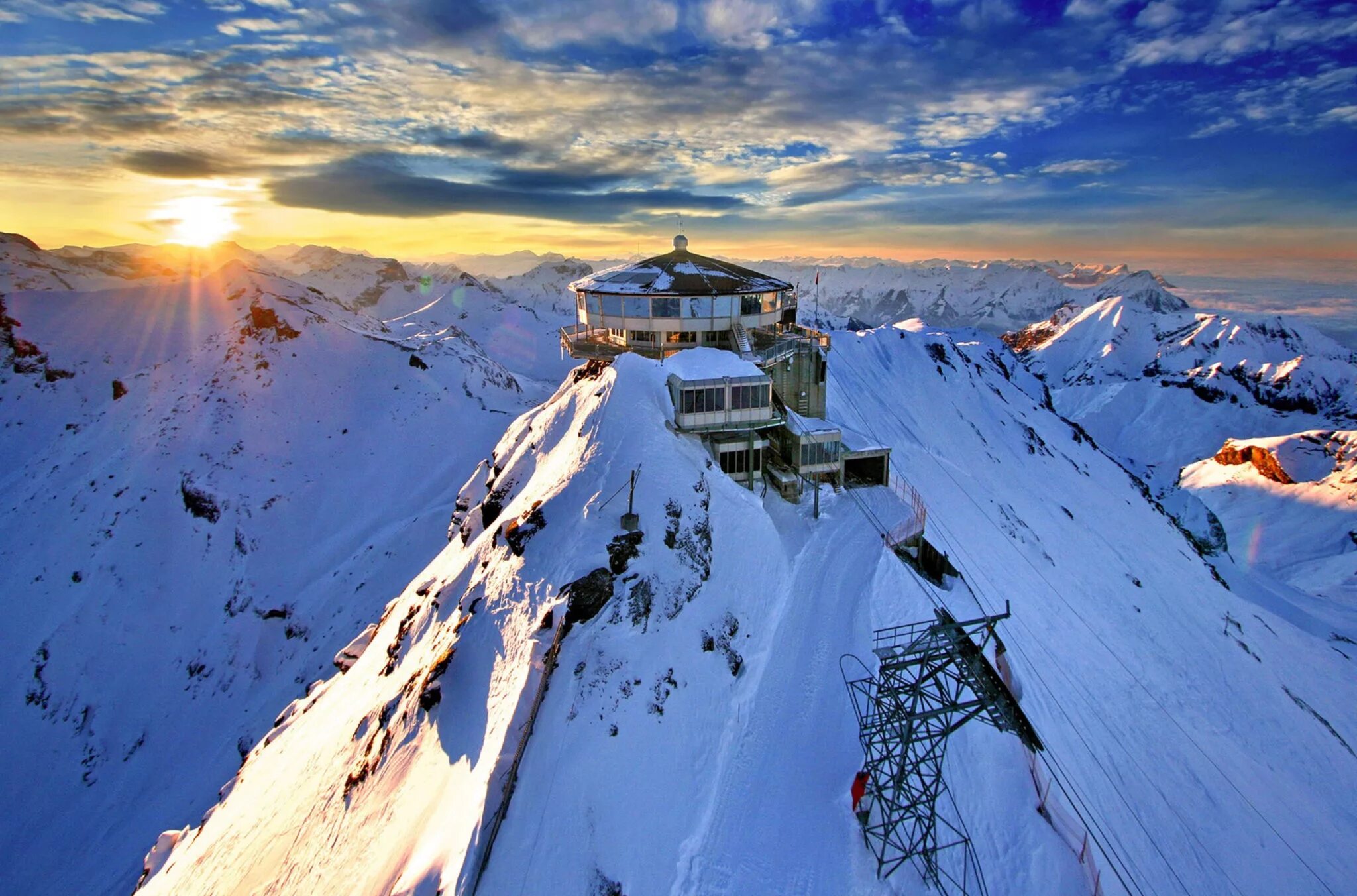 Самый высокий горнолыжный курорт. Шильтхорн Швейцария. Piz Gloria (Швейцария). Гора Шильтхорн в Швейцарии. Швейцария Альпы горнолыжные курорты.