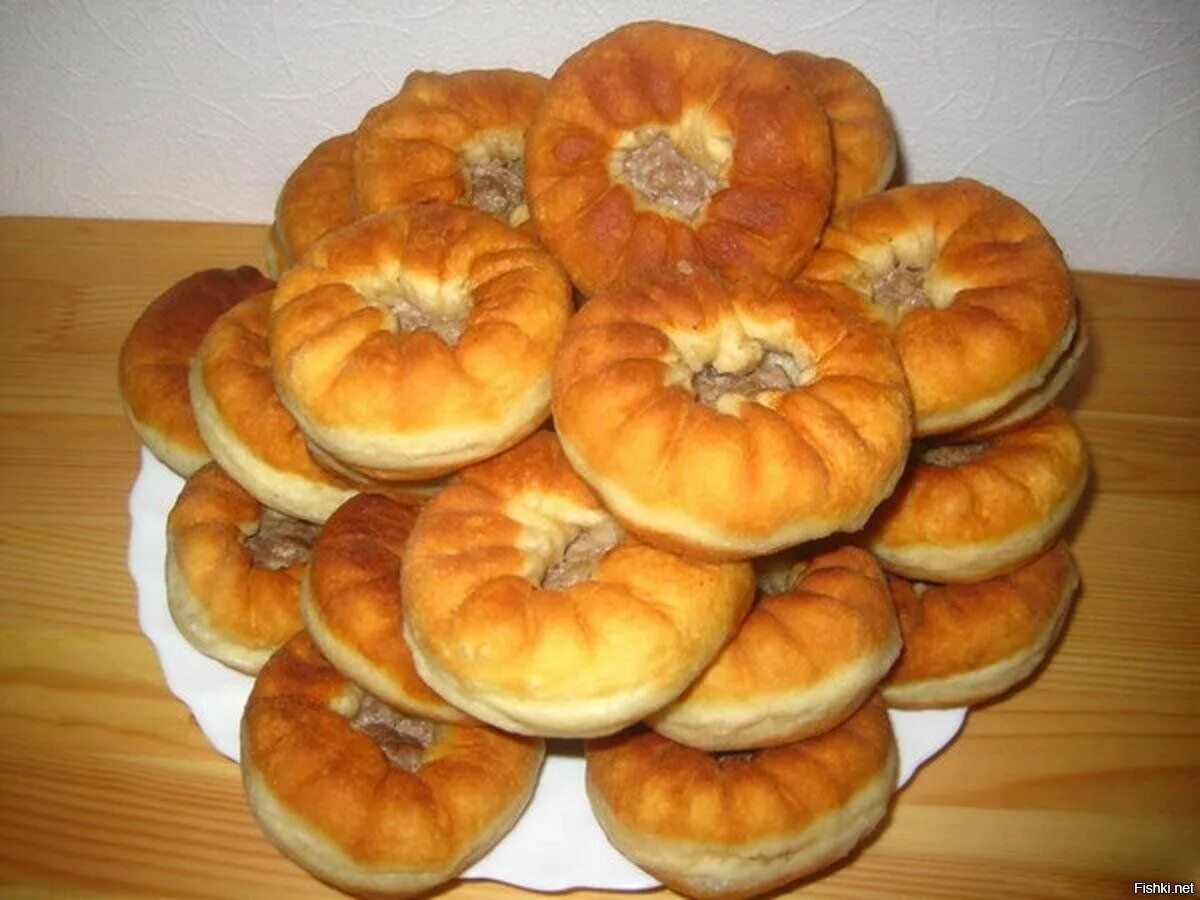 Как называется беляш. Татарская кухня перемячи. татарские пирожки перемячи. беляши татарские перемячи. татарские перемячи с мясом.