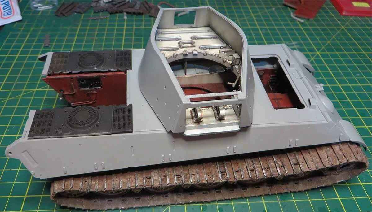 Takom tiger. Mark v 1 35 takom. интерьер танка. модели танков с интерьером. модель танка mark 1с внутренним интерьером.