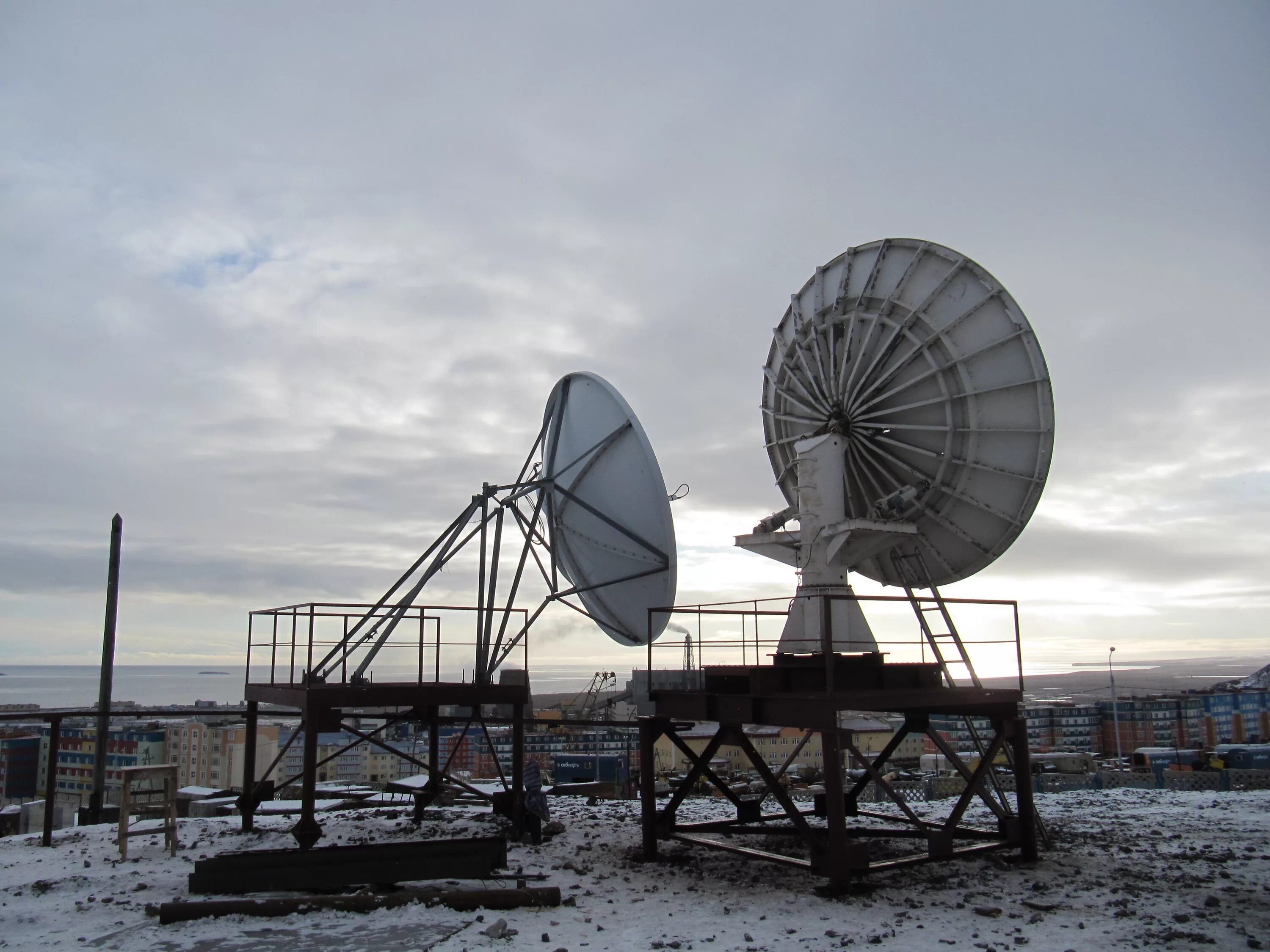 Земная станция связи. Земная станция спутниковой связи hn9260. Станция Орбита Анадырь. ЗССС. Земная станция.