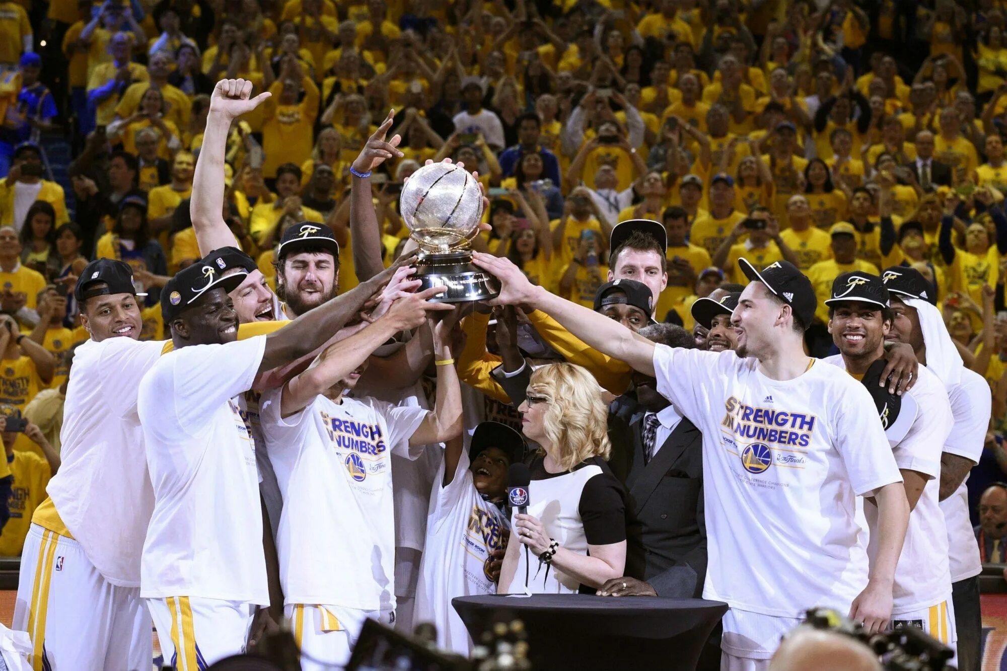 Gold final. Голден Стэйт Уорриорз. Golden State Warriors 2015. Golden State Warriors NBA Championship 2015. Golden State Warriors чемпионство.