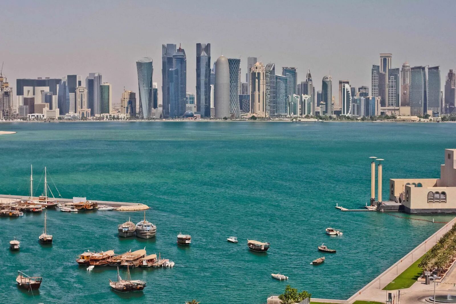 Страна доха где находится. Доха Катар. Катар ОАЭ. Катар Африка. Катар материк.