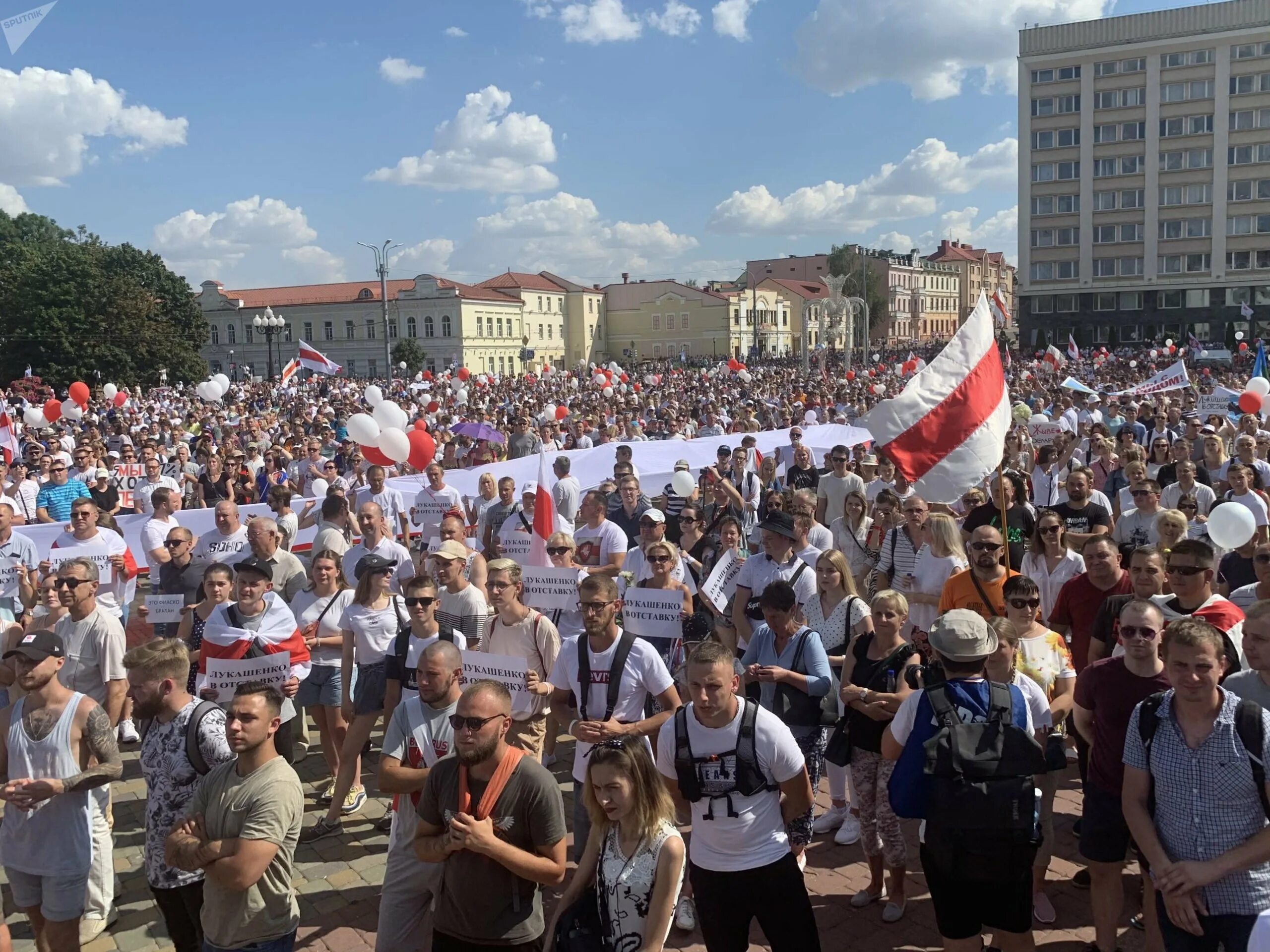 Мирное шествие. Протесты в Белоруссии. Белоруссия сейчас. Протесты в Гродно фото.