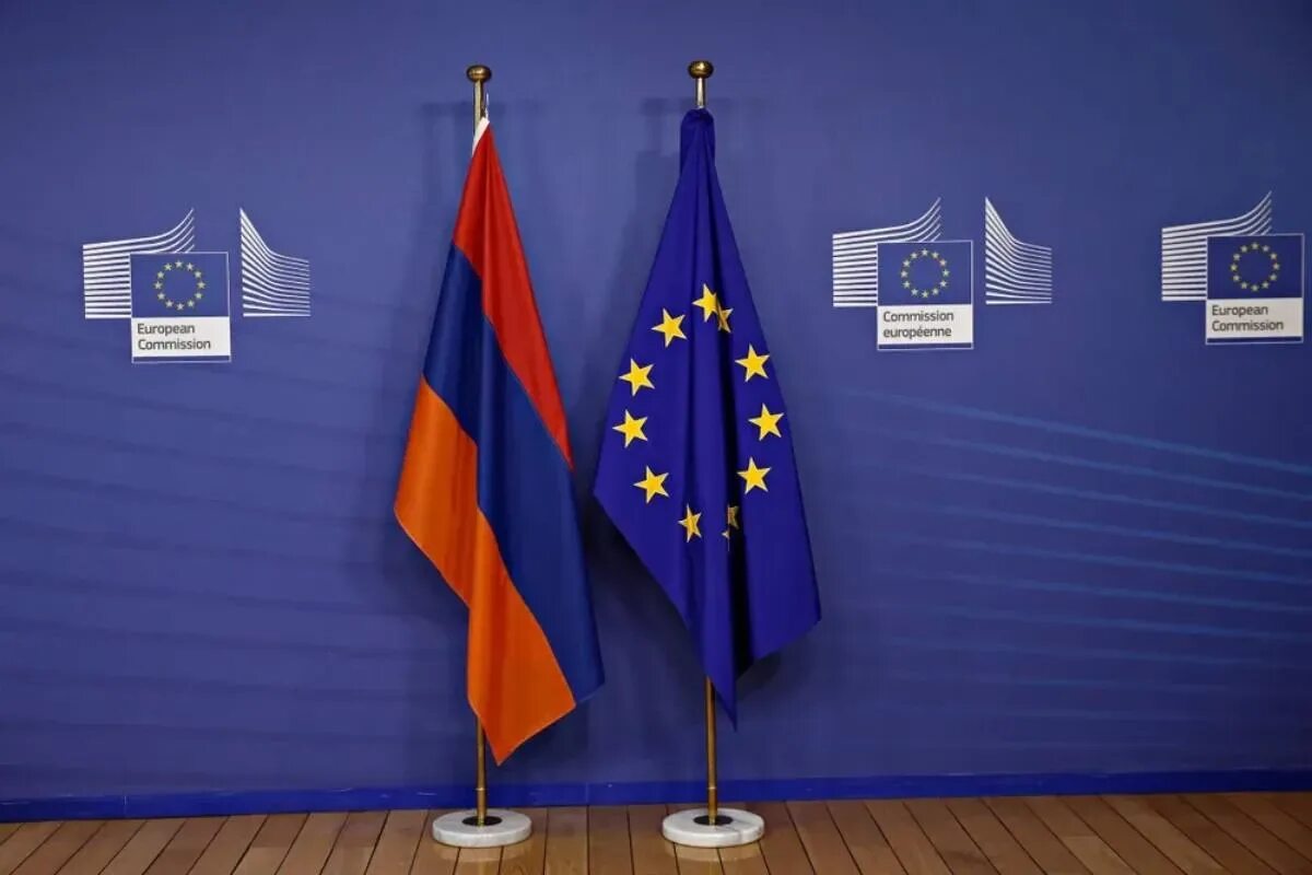 ЕС Армения флаг. Флаг ЕС И совета Европы. Еврокомиссия в Армении. Флаг Армении и Евросоюза. Армения вступит в ес