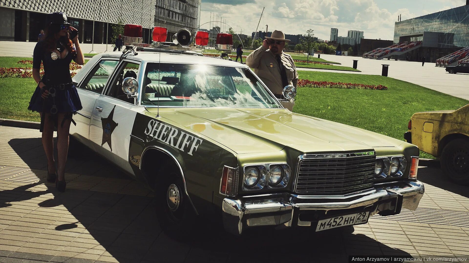 Слова новый шериф. Янгтаймер Шериф. Sheriff car 1976. Sheriff with car 80.