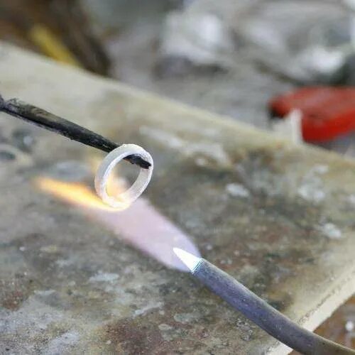 Пайка цепи. Пайка серебра. пайка серебром газовой горелкой. пайка серебряным припоем газовой горелкой. припаять серебро.
