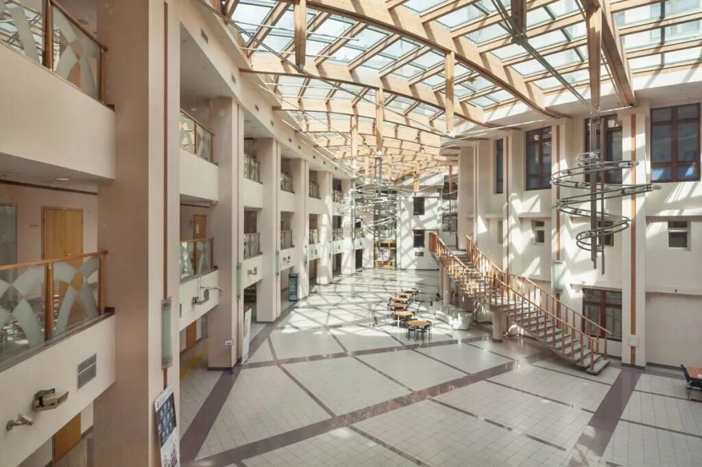 Московский международный университет москва. Ленинградский проспект 17 международный университет. Московский международный университет ленинградский проспект 17. Мму атриум. Мму отзывы.