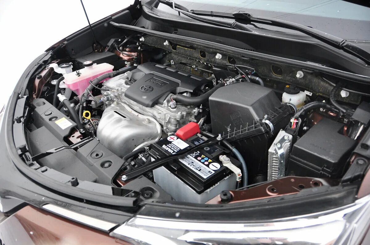 двигатели рав 4 2017. подкапотное пространство рав 4 2. Rav 4 2018 под капотом. рав 4 двигатель 2. подкапотное пространство рав 4.