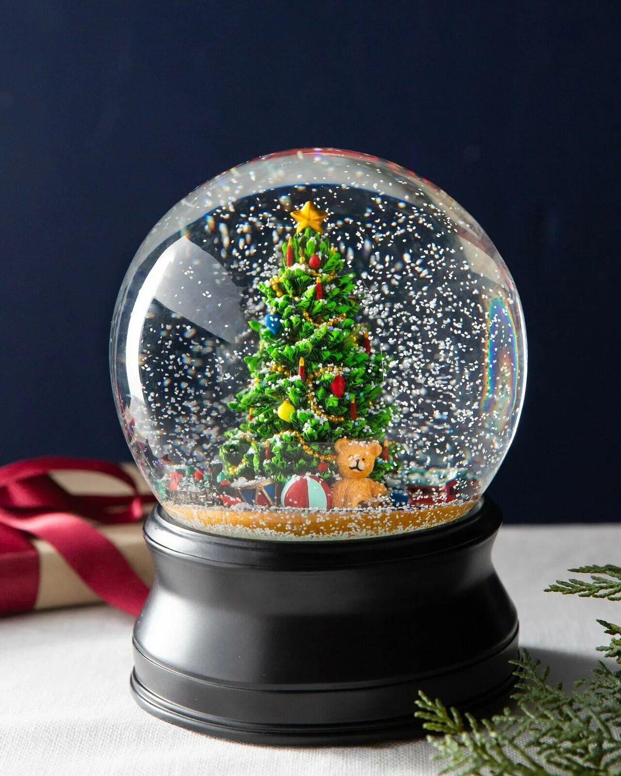 2 снежный шар. Снежный шар Джейкобстаун. Snowball снежный шар. Новогодние шары со снегом. Снежный шар Рождество.