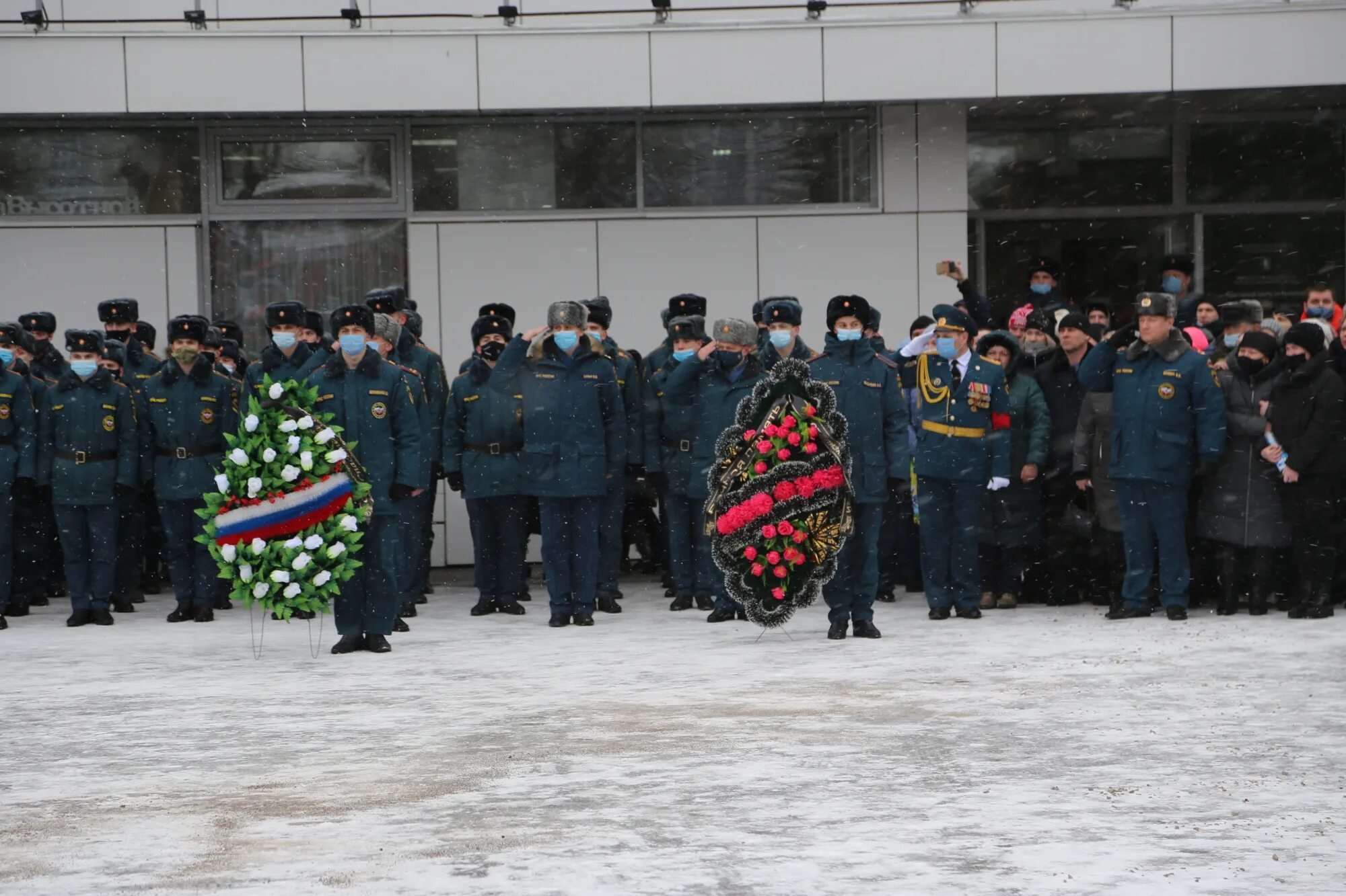 Прощание с пожарниками в Красноярске. Прощание с погибшим Красноярск. Прощание в Красноярском крае. Пожар МЧС Снежинск. Красноярск прощание