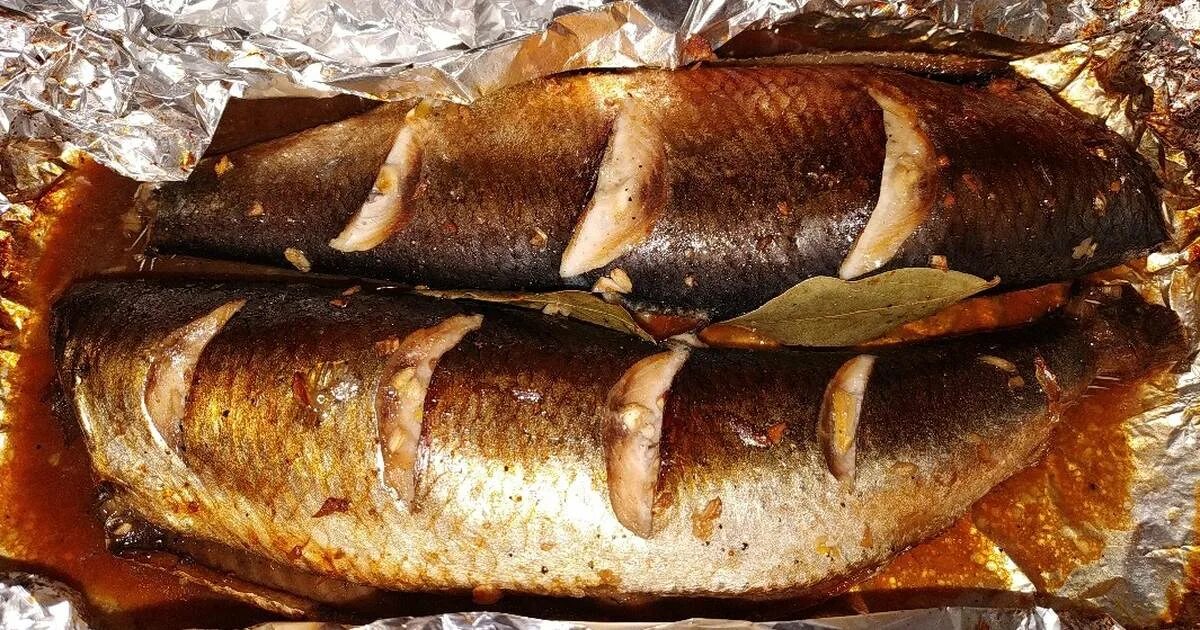 сельдь запеченная в фольге. сельдь в духовке рецепты. сельдь в духовке рецепты. сельдь в духовке. селёдка в духовке с картошкой и майонезом.