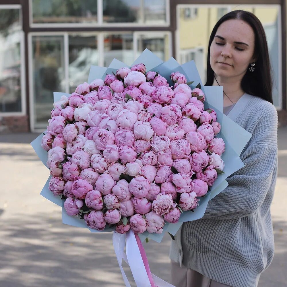 Луковицы пионов. Букет из 101 пиона. Букет 101 пион. 101 белый пион букет. Пионы 51шт купить в москве.