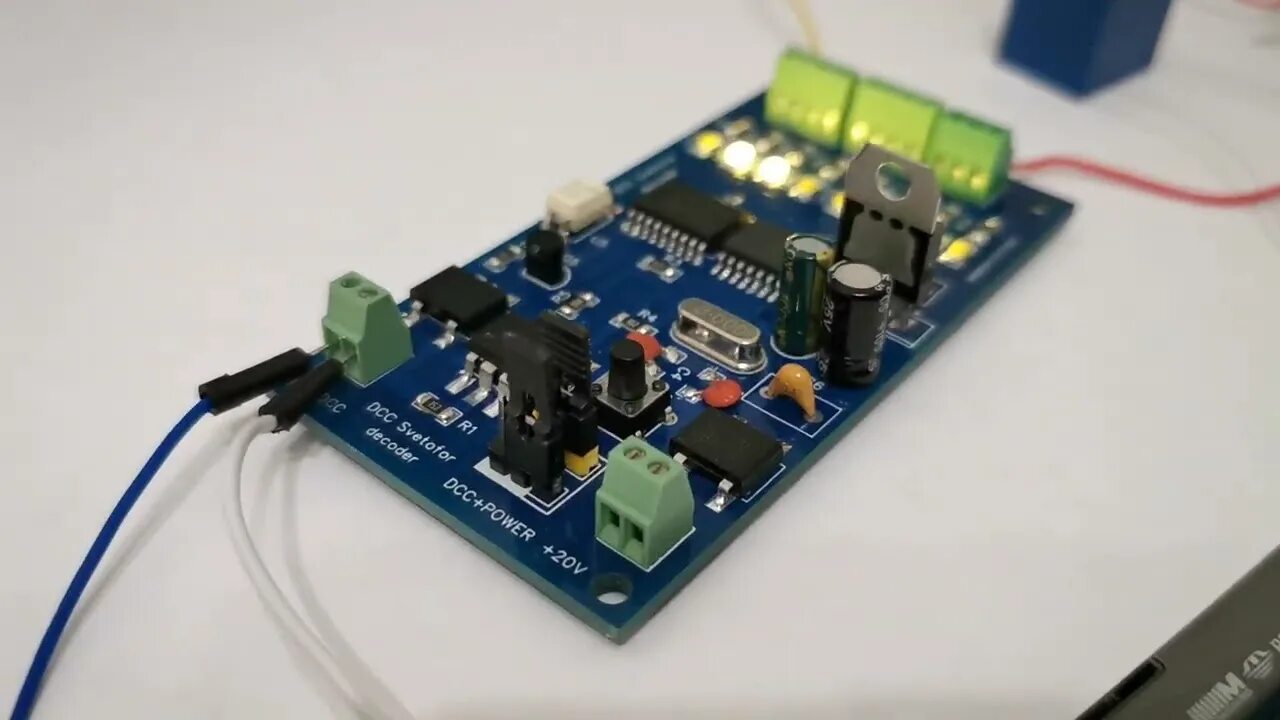 Dcc декодер. Декодер dcc для 4х сервоприводов. dcc декодер pic16f716. dcc декодер на arduino. декодер света dcc.