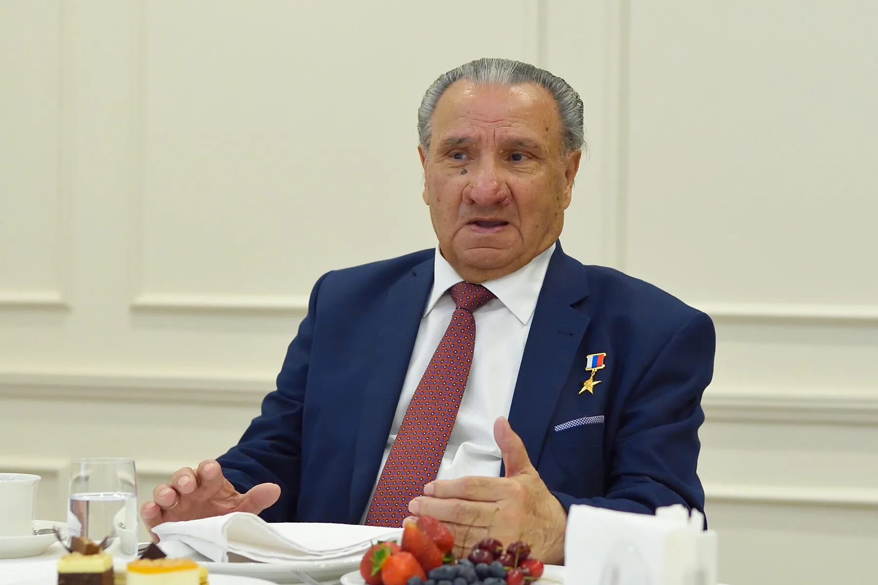 Исхак шумафович машбаш. Машбашев исхак шумафович. Исхак машбаш. 100 летие государственности адыгеи. Машбаш исхак шумафович биография.