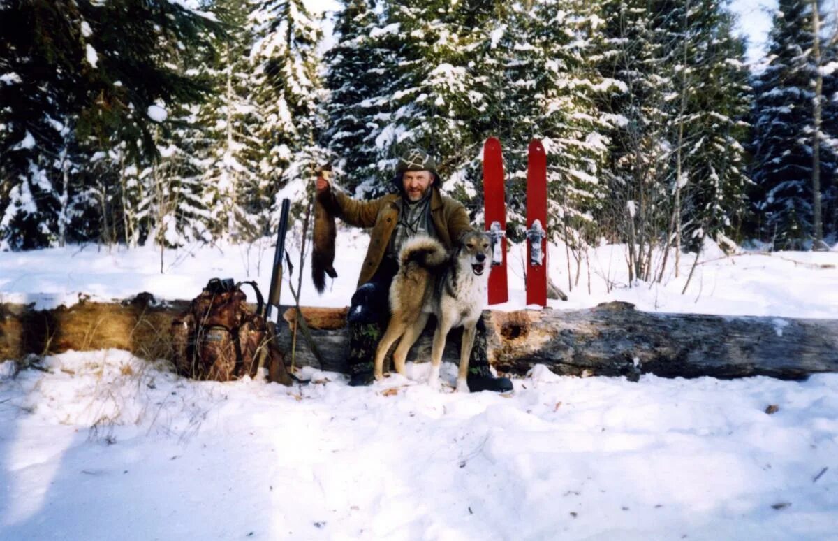 Жизнь охотников в глубинке. Охотничий туризм 1964. Охота с лайкой на куницу ночью.