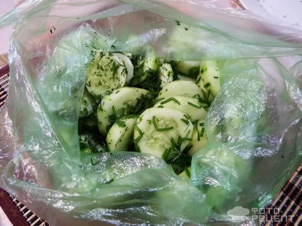 Мясные огурчики. Малосольные патиссоны в пакете. Патиссоны маринованные с сыром. Огурец хрустящий пучок. Матча в пакетиках быстрого приготовления.