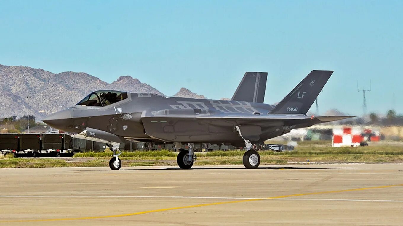 35 lightning ii. F-35 lightning ii. f35 fighter jet. f 35 lightning. f-35 lightning ll.