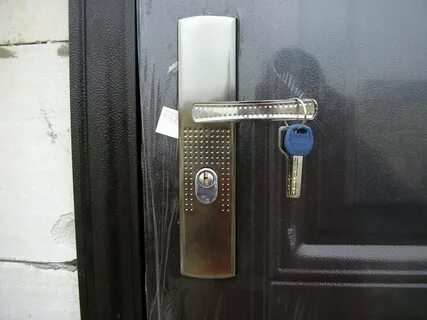 Ключи от входной двери в квартиру
