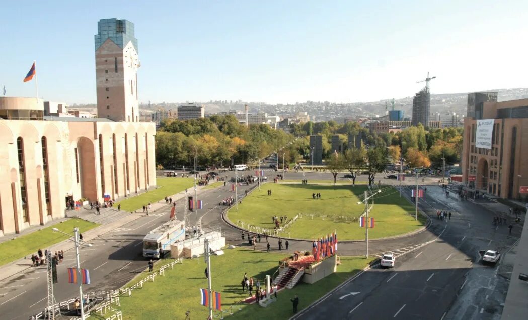 Двухзальный кинотеатр «россия» в ереване. Норагюх ереван. Город ереван улица норагюх. Российско-армянский славянский университет. Кинотеатр «россия», ереван, армения.