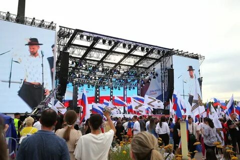 Флаг на сцене