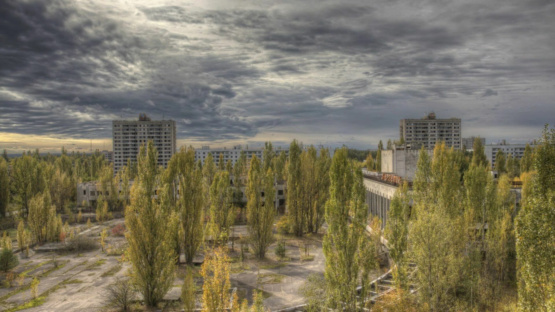 Pripyat chernobyl. Припять Украина город-призрак. Заброшенный город Чернобыль Припять. Припять город призрак.