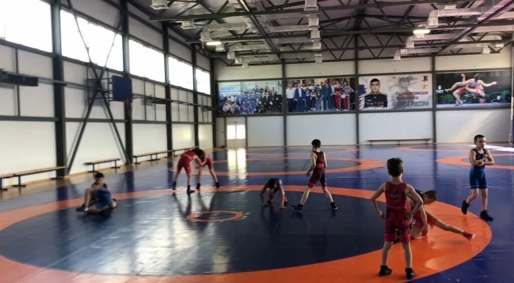 Каспийск спорт. Спортивные площадки махачкала. Каспийск спорт. Каспийск спорт. Спортивный клуб.