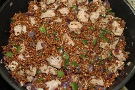 Гречка с мясом на сковороде с луком