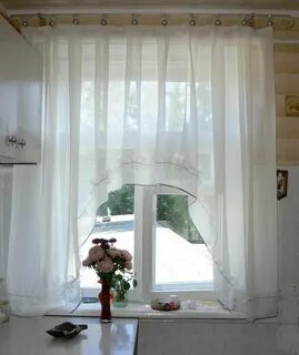 Окно на кухне было не занавешено