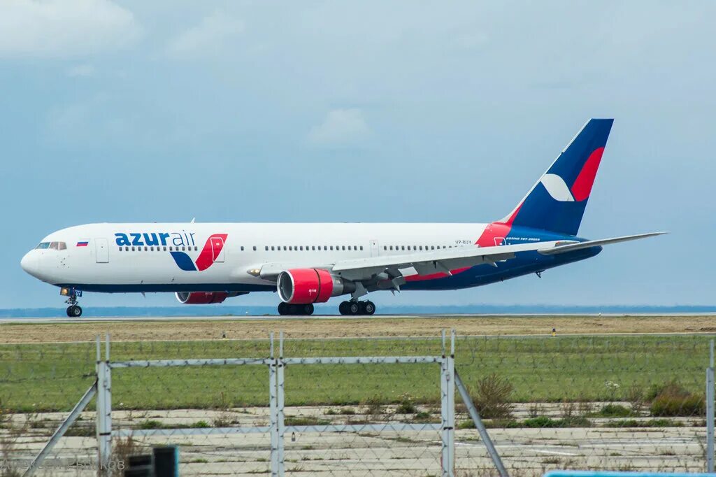 Салон 767 300 azur air. Boeing 767 Азур. Азур 767-300. Боинг 767 Азур Эйр. Самолёт Азур Эйр 767-300.