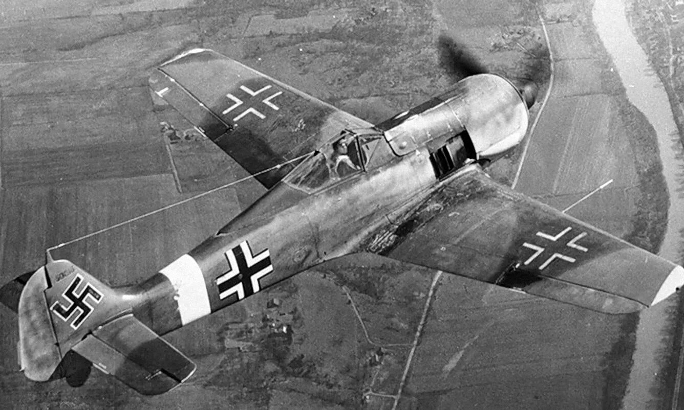 Немецкий истребитель Фокке-Вульф FW-190 a4. Фокке-Вульф 190 Люфтваффе. Истребитель Фокке Вульф 190. Немецкий самолёт Фокке Вульф.