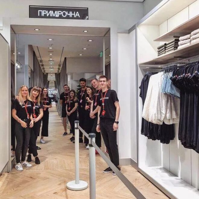 Hm ставрополь. H m время работы. эйч энд эм иркутск. H m магазин. H m время работы.