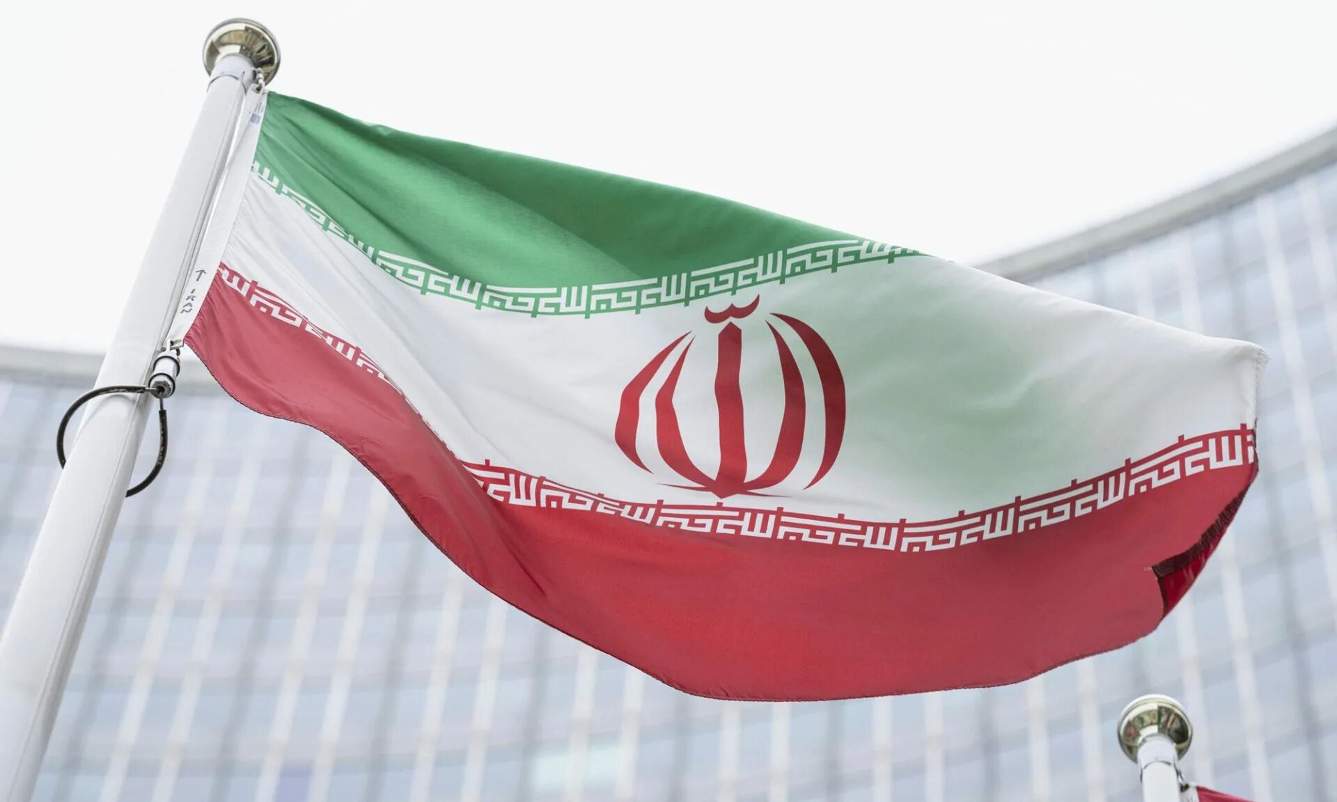 Иран санкции год. Флаг Ира. Флаг Ирана 2022. Иран Тегеран флаг. Флаг Ирана фото.