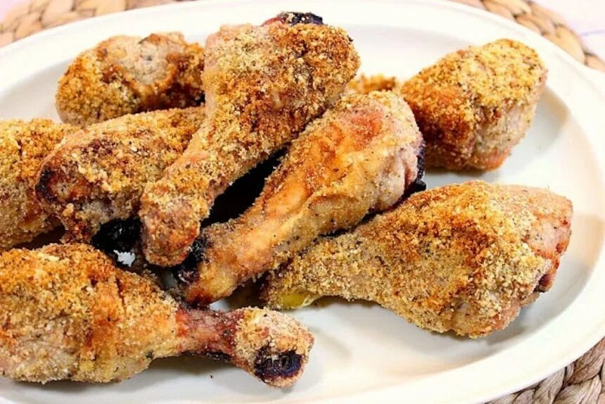 Куриные ножки фото. Куриные ножки в панировочных сухарях. Куриная голень в панировочных сухарях. Курица в панировочных сухарях в духовке. Голени в панировке в духовке.