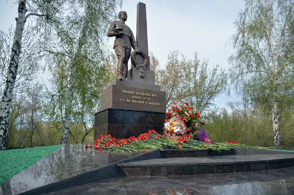 Памятники погибшим воинам в годы вов. Памятник погибшим солдатам. Памятник погибшим воинам в великой отечественной мемориал. Мемориал погибшим в афганистане и чечне. Памятник советскому солдату в афганистане.