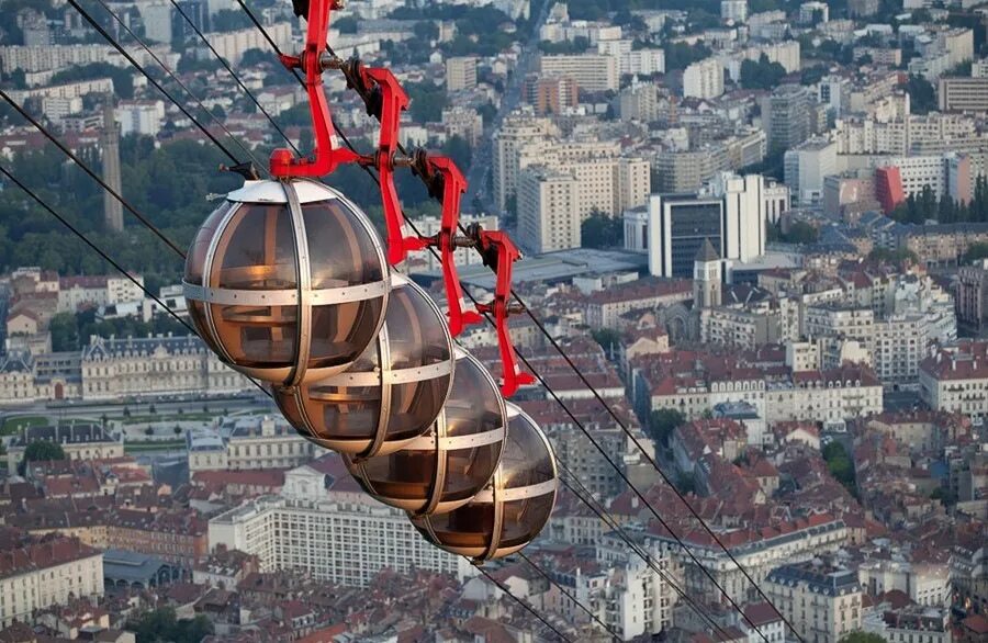 Канатный вид транспорта. Белокуриха канатка. Станция фуникулера doppelmayr. Канатная дорога бенальмадена. Канатно-подвесной транспорт.
