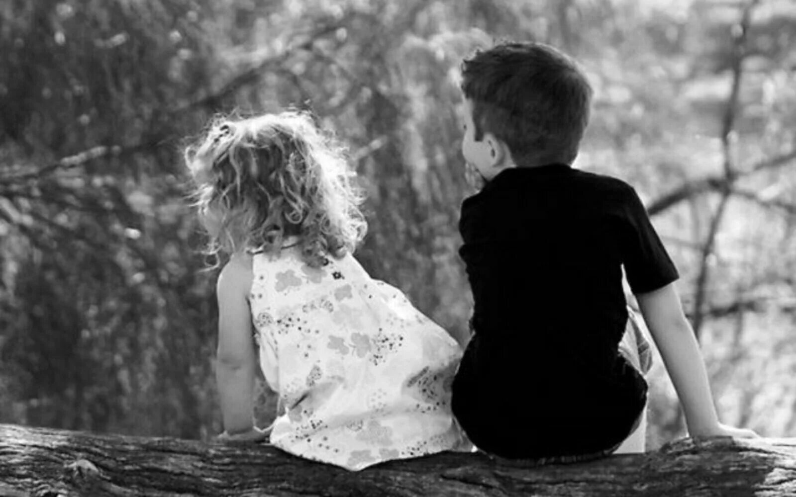 Прощаюсь с сестрой. Прощаюсь с сестрой. Дружба мальчика и девочки. Две подружки. Прощаюсь с сестрой.