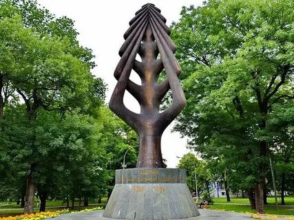 Памятник древо жизни