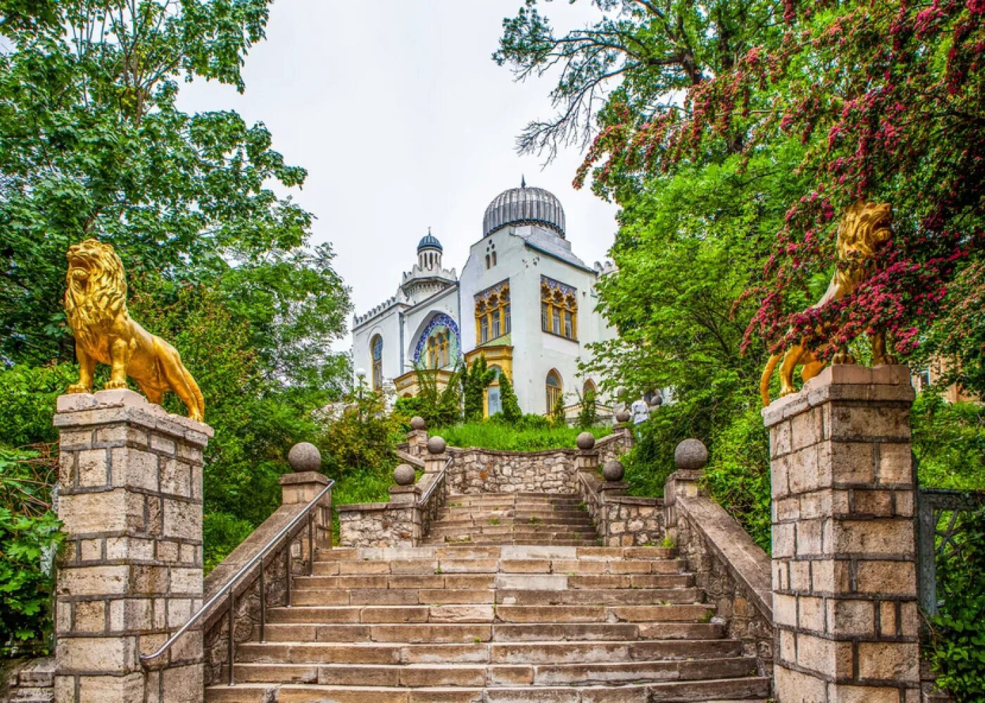 Железноводск дворец Эмира Бухарского лестница. Дворец Эмира Бухарского Железноводск экскурсии. Железноводск дворец Эмира Бухарского лестница внутри. Железноводск обзорная экскурсия. Места железноводска