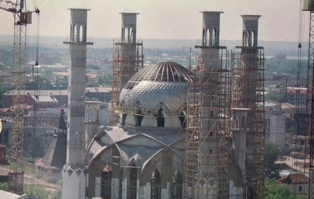 Казань постройки. Мечеть в казани в кремле. Стройка казань. Мечеть кул шариф казанское ханство горизонтально. Казанский кремль, кул шариф, башня сююмбике.