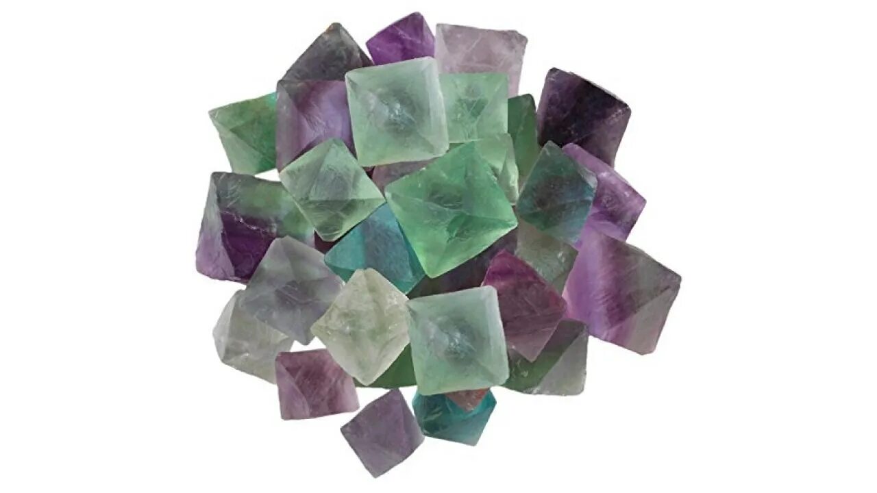 Флюорит камень. Флюорит зеленый камень. Флюорит камень фиолетовый. Сиреневый флюорит.
