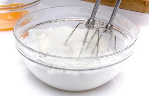 Взбитые белки миксером